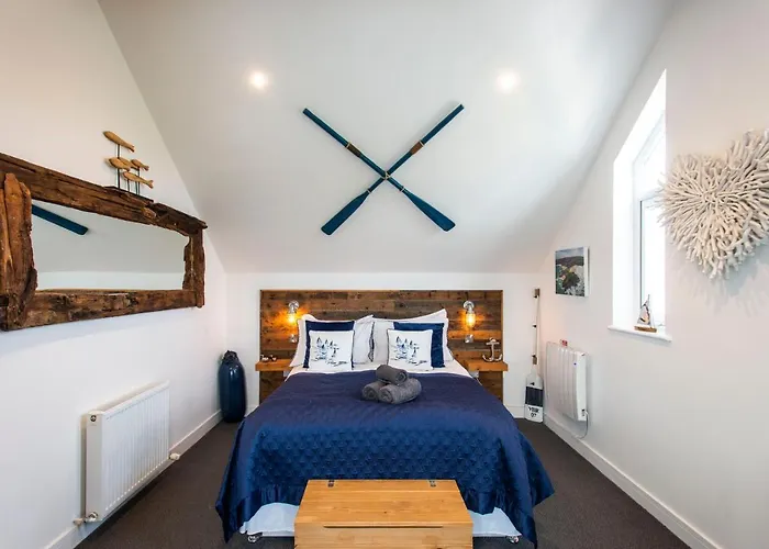 The Lighthouse Penthouse, Studio And Holiday Home