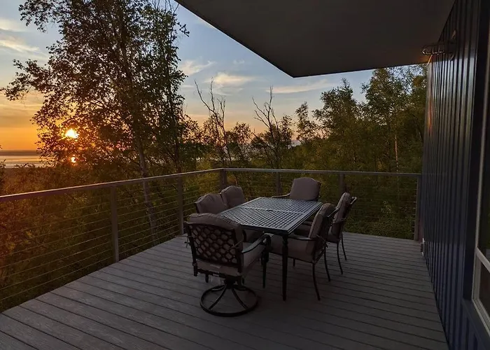 Modern 4Br Loft- Denali View, Roofdeck, Pool Table