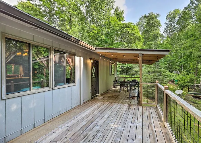 'Stonewood Lodge' Couples Retreat In Glenville!