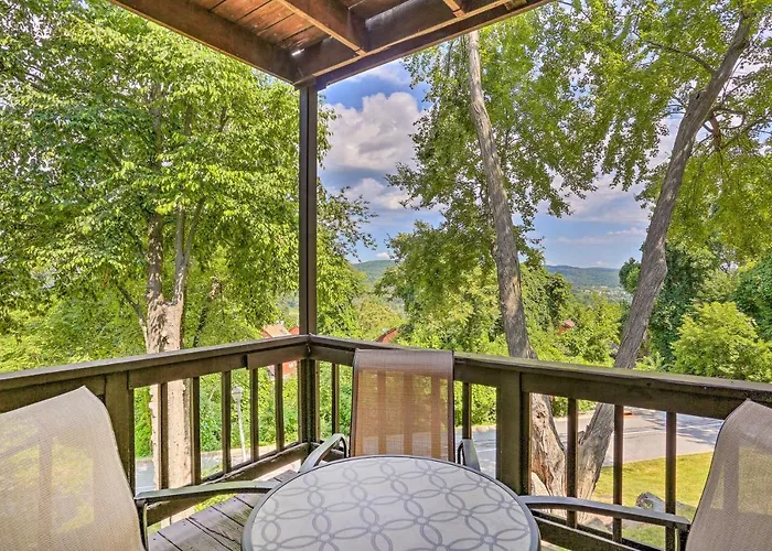 Sun-Lit Vernon Condo < 2 Mi To Ski Resort!