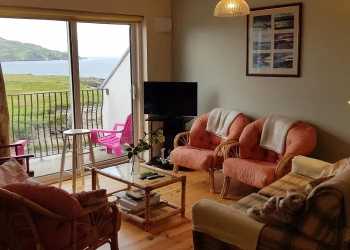 Beautiful 3 Bed Apartment With Balcony Sea View
