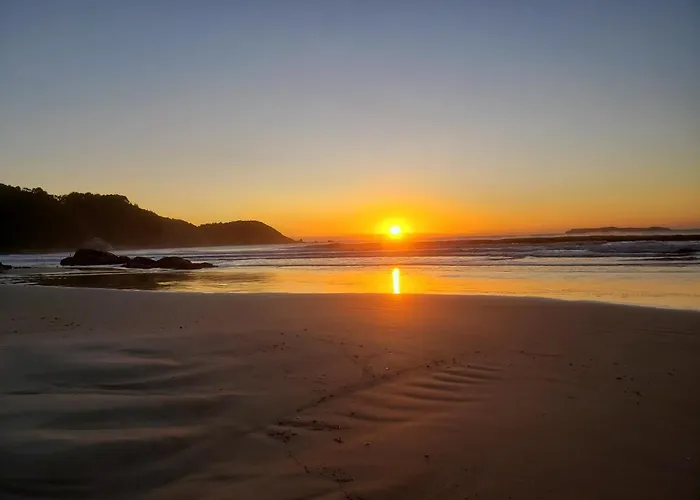 Apto 1 Quarto, Centro De Bombinhas, 130 Metros Da Praia.