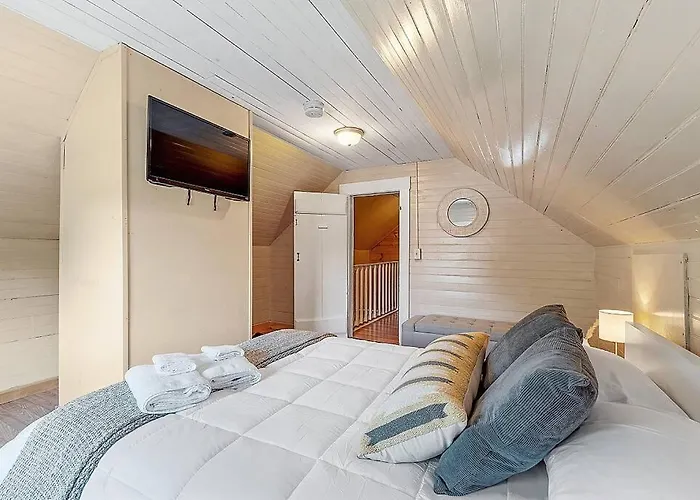 New!! Entire Apartment Minutes From Winni Lakes