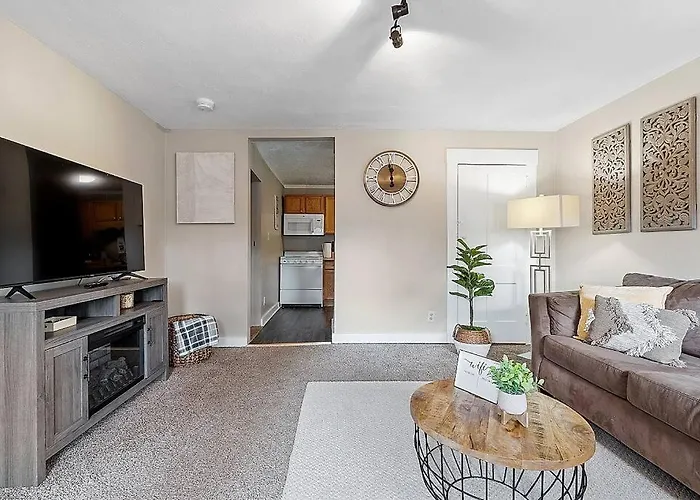 New!! Entire Apartment Minutes From Winni Lakes