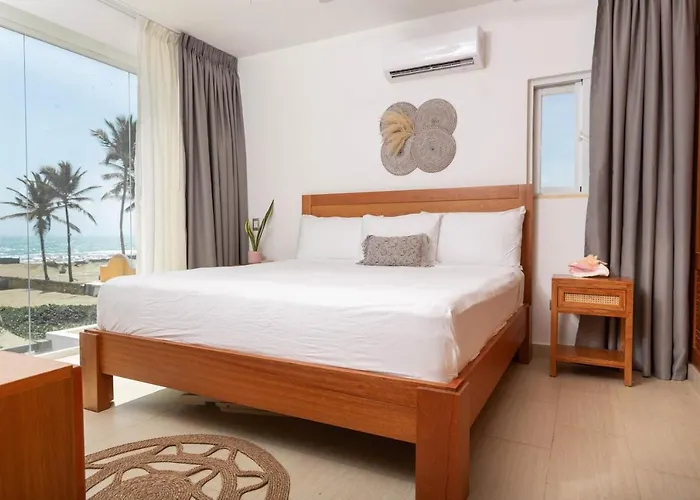 Amazing Ocean Front - 2 Bedroom Apartment