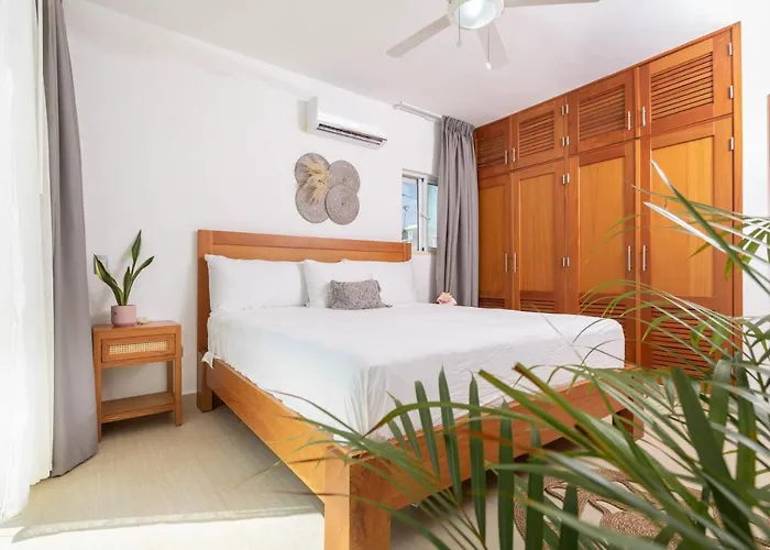 Amazing Ocean Front - 2 Bedroom Apartment
