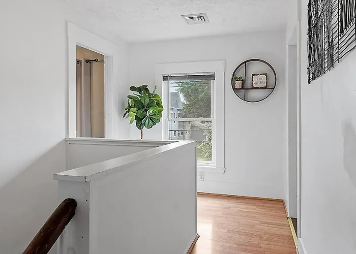 New!! Entire Apartment Minutes From Winni Lakes