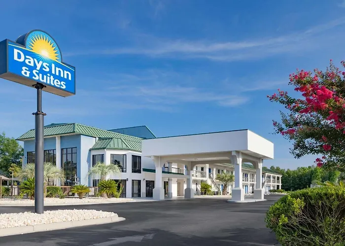 Days Inn & Suites By Wyndham Savannah Midtown