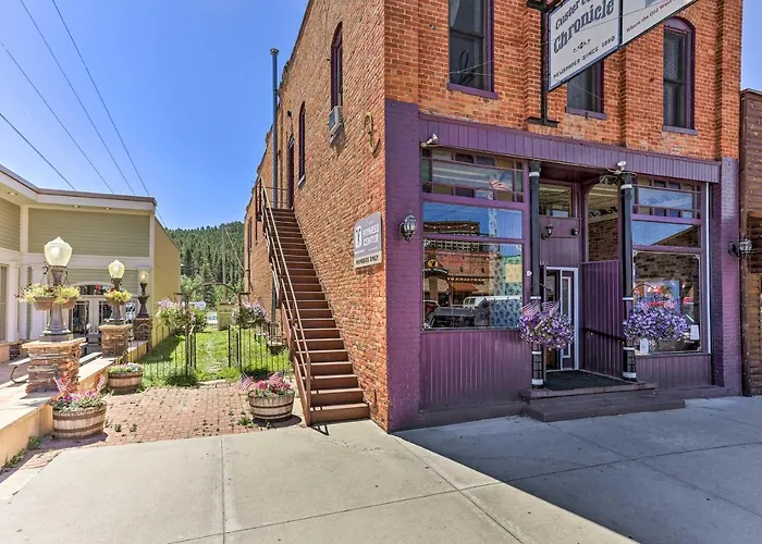 Walk To Dining, Breweries & Shops! Dtwn Custer Apt