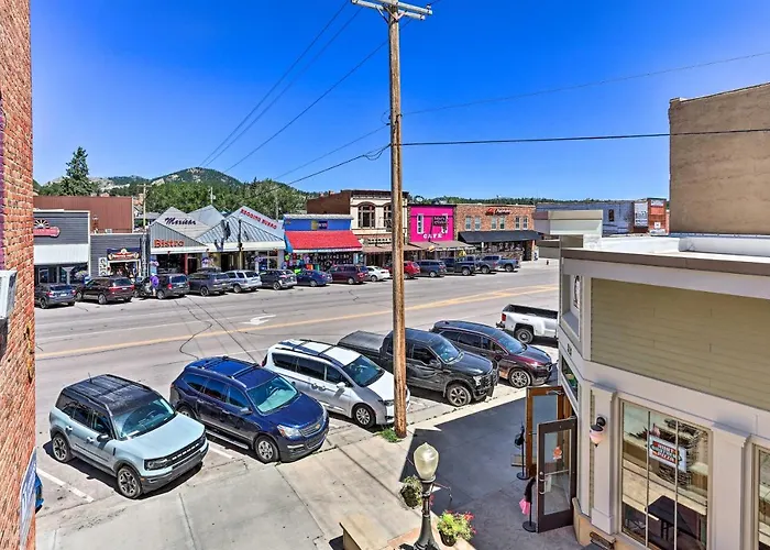 Shop, Hike & Explore! Historic Dtwn Custer Apt