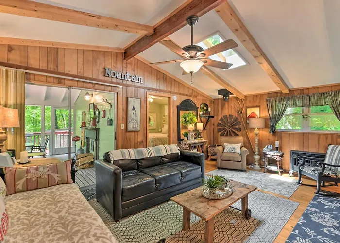 Smoky Mtn Cottage On Creek W/ Lanai & Forest Views