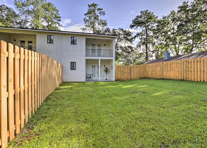Cozy Tallahassee Apartment W/ Spacious Yard!