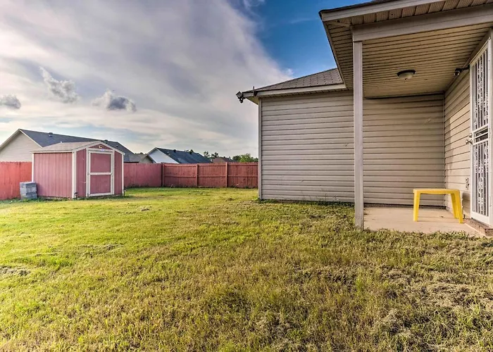 8 Mi To Downtown Little Rock: Home W/ Fenced Yard