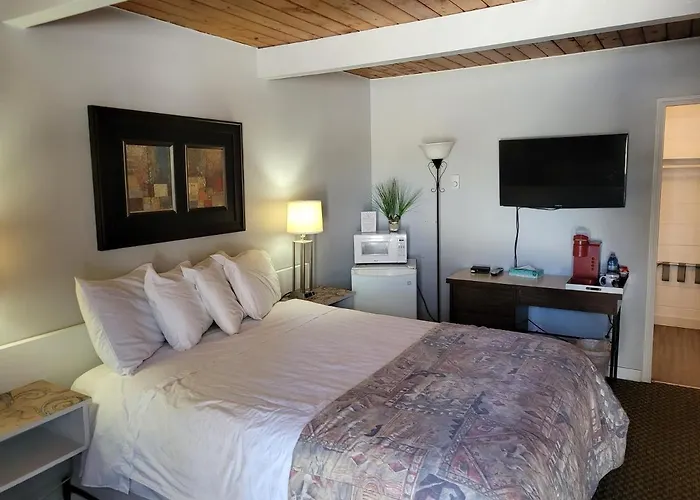 Pines Motel