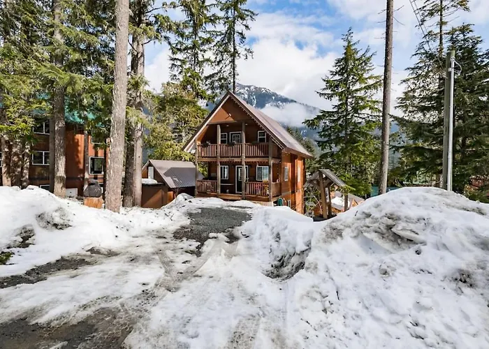 Whiskey Jack, 4 Bedroom Cabin With Outdoor Firepit