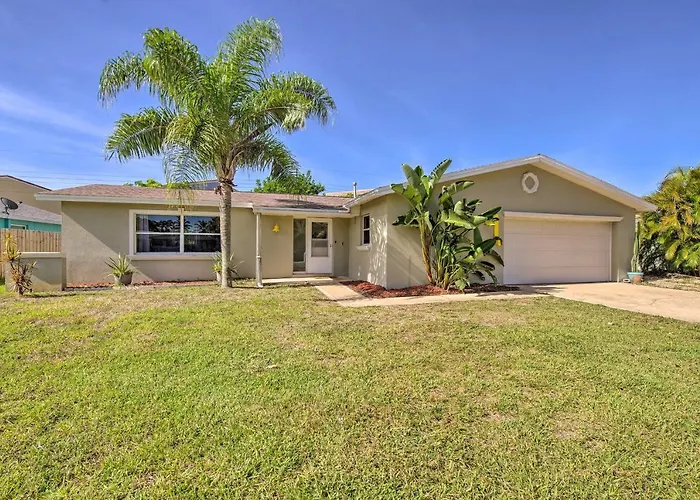 Quiet Satellite Beach Home W/ Lanai, Walk To Beach