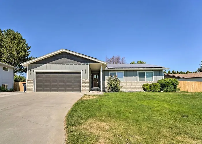 Lovely Twin Falls Home W/ Private Hot Tub!
