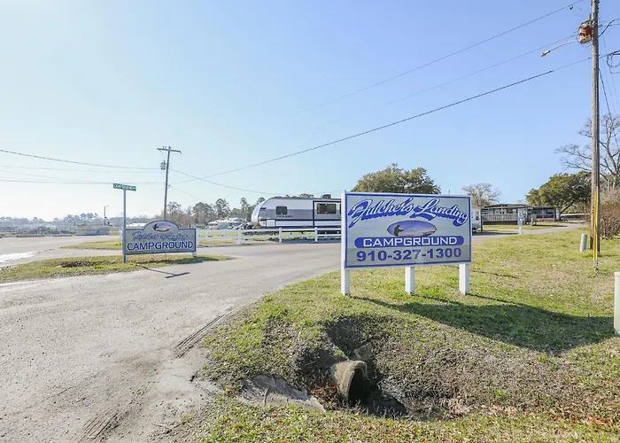 Spacious Home With Waterfront View-Welcome Pets