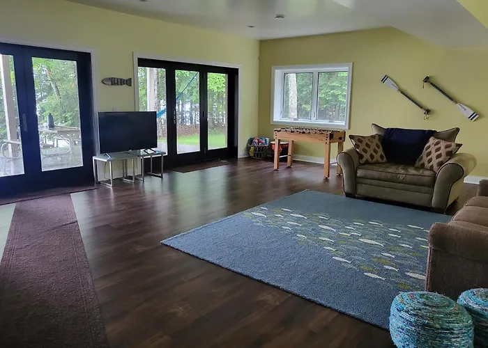 Crescent Lakehouse - Surf, Ski And Serenity