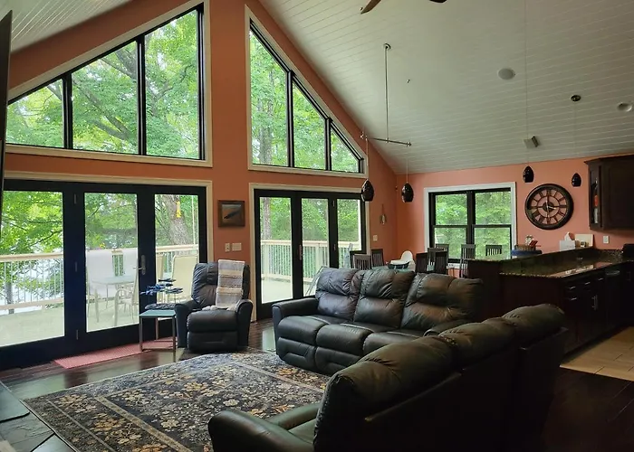 Crescent Lakehouse - Surf, Ski And Serenity