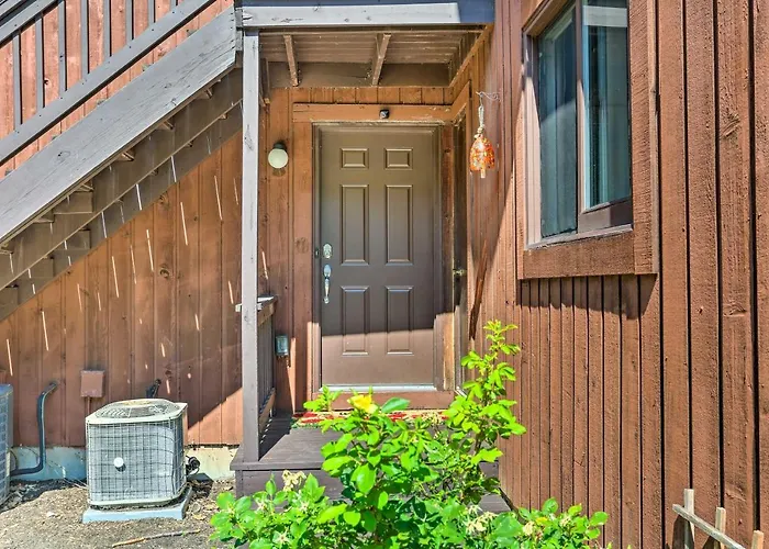 Sun-Lit Vernon Condo < 2 Mi To Ski Resort!