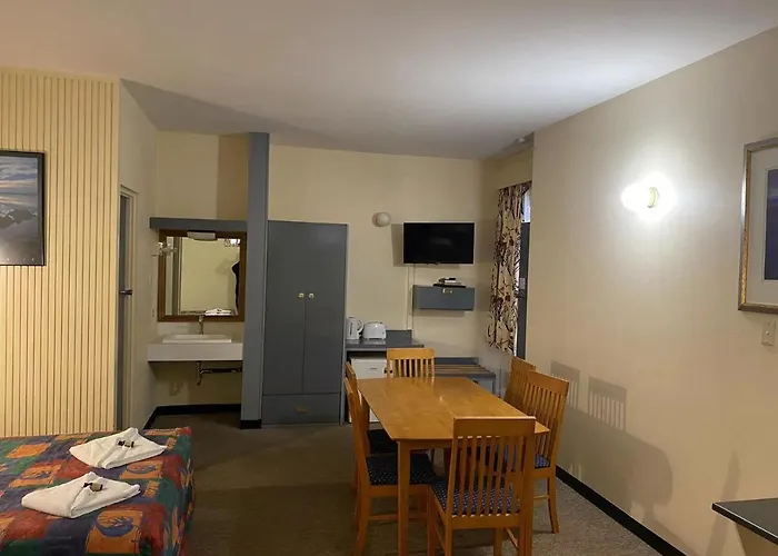 Gateway Motor Inn