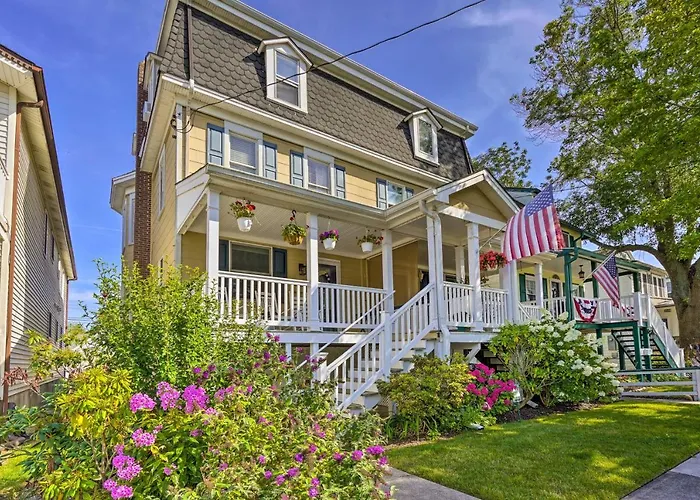 Charming Ocean City Townhome: Walk To Beach!
