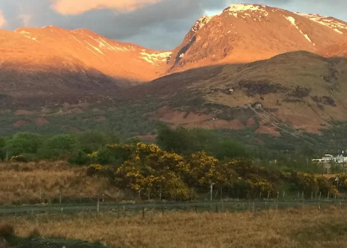 Ben Nevis Manor Lodge & Indoor Private Hot-Tub