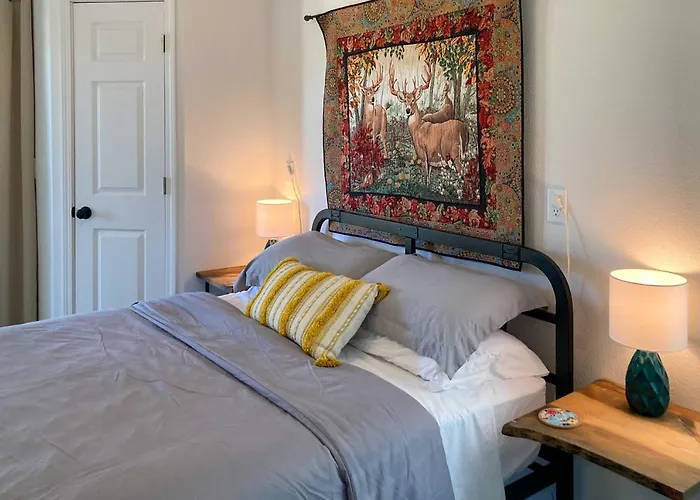 2 Mi To Marinas & Grove: Cozy Cabin W/ Grill