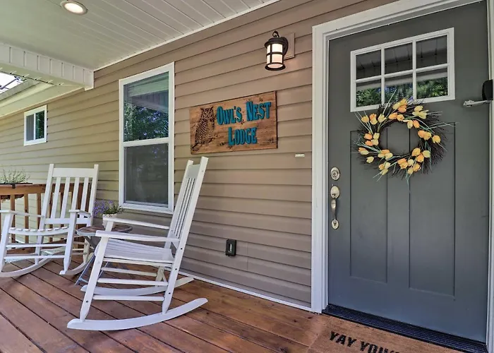 Smoky Mountains Leicester Home W/ Deck!