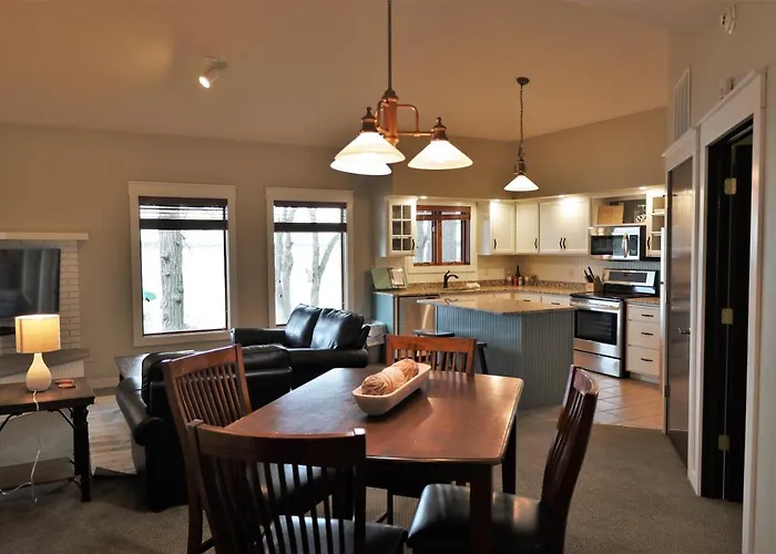 Bay Colony 774 - Upper