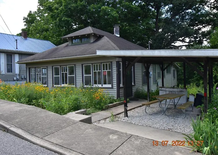 Bungalow In Bloom