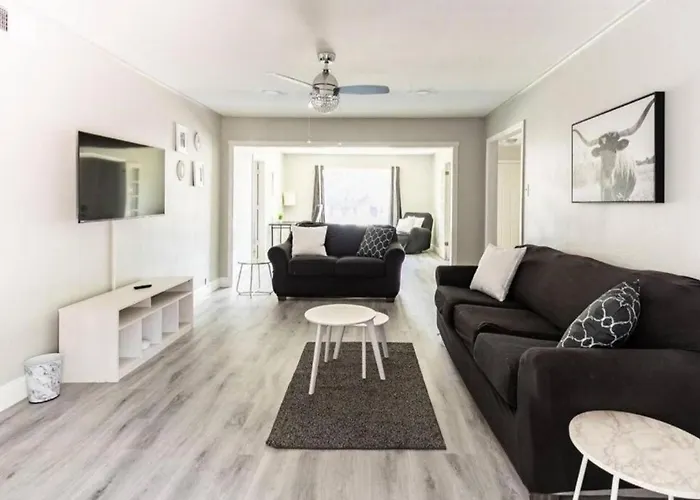 4 Bed 3 Bath House, Spacious, Smart Tvs In All Rooms, Whole House To Yourself