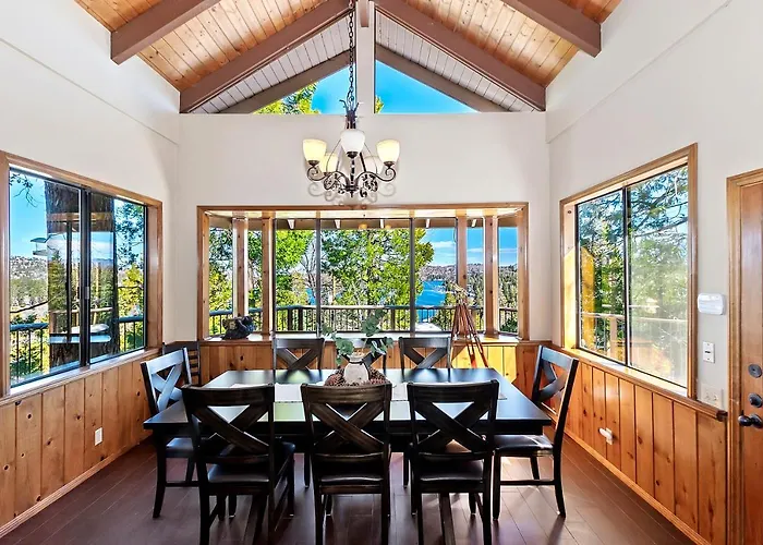Stunning Lake View Game Room Spa Walk To Village