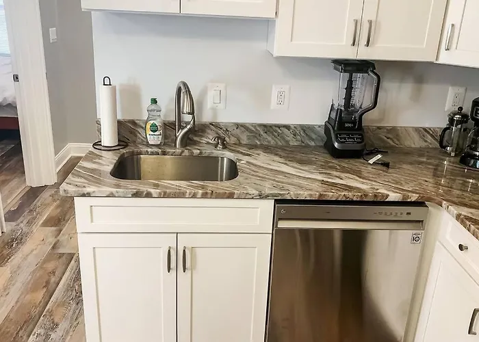 Cozy Modern Apt In The Heart Of Fells Point!