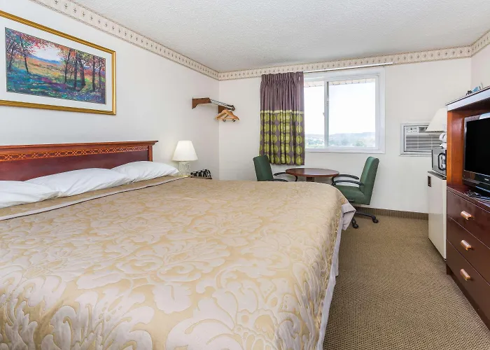 Super 8 By Wyndham Colorado Springs/Chestnut Street