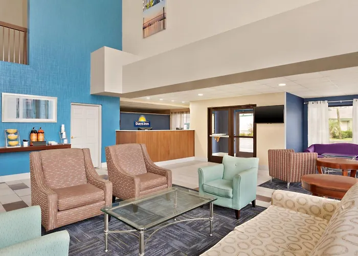Days Inn & Suites By Wyndham Savannah Midtown