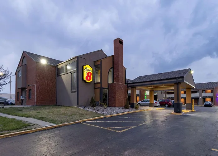 Super 8 By Wyndham Kansas City Airport North