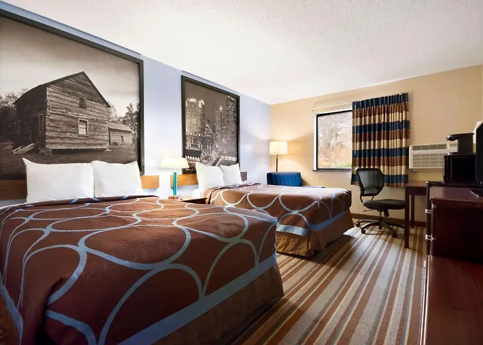 Super 8 By Wyndham Charlotte University