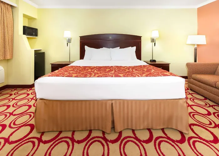 Days Inn By Wyndham Plainview