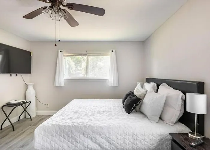 4 Bed 3 Bath House, Spacious, Smart Tvs In All Rooms, Whole House To Yourself