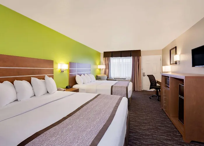 Days Inn & Suites By Wyndham Arcata