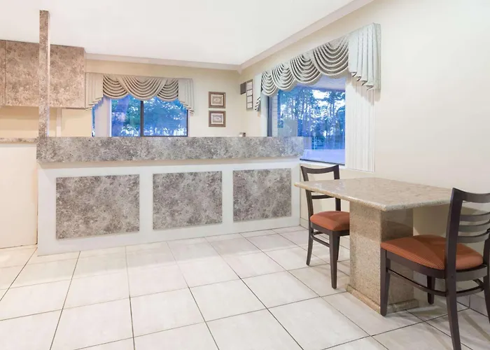 Super 8 By Wyndham Ft Walton Beach