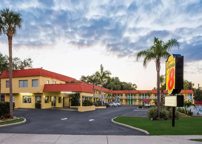 Super 8 By Wyndham Sarasota Near Siesta Key
