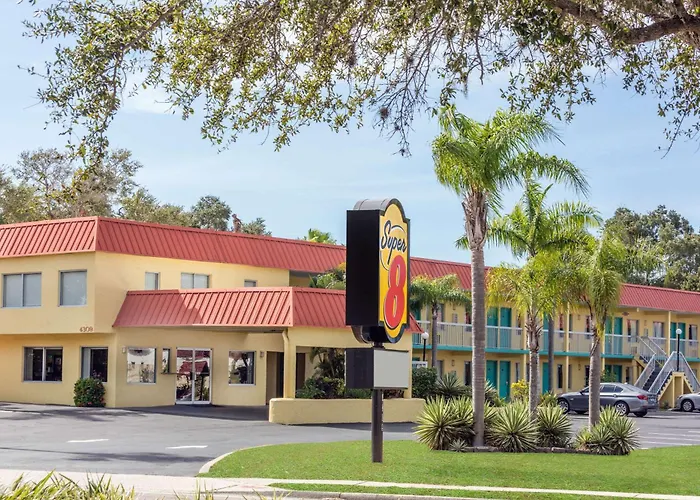Super 8 By Wyndham Sarasota Near Siesta Key