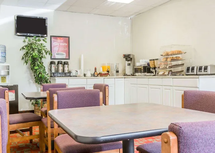 Econo Lodge Stewart International Airport