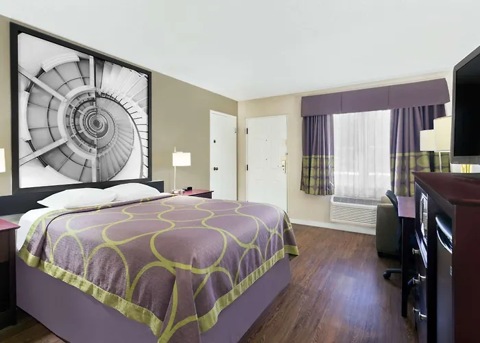 Super 8 By Wyndham Ellenton Bradenton Area