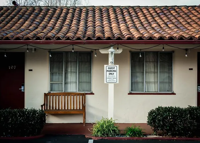 Golden Bear Hotel - Surestay Collection By Best Western