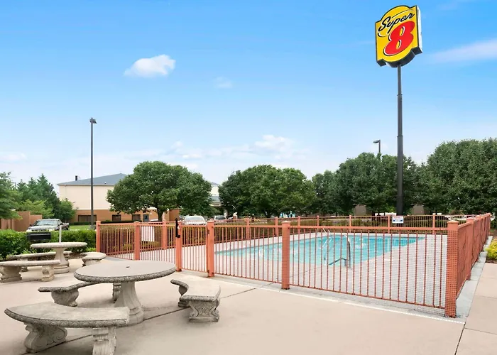 Super 8 By Wyndham Garner/Clayton/Raleigh