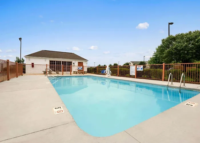 Super 8 By Wyndham Garner/Clayton/Raleigh